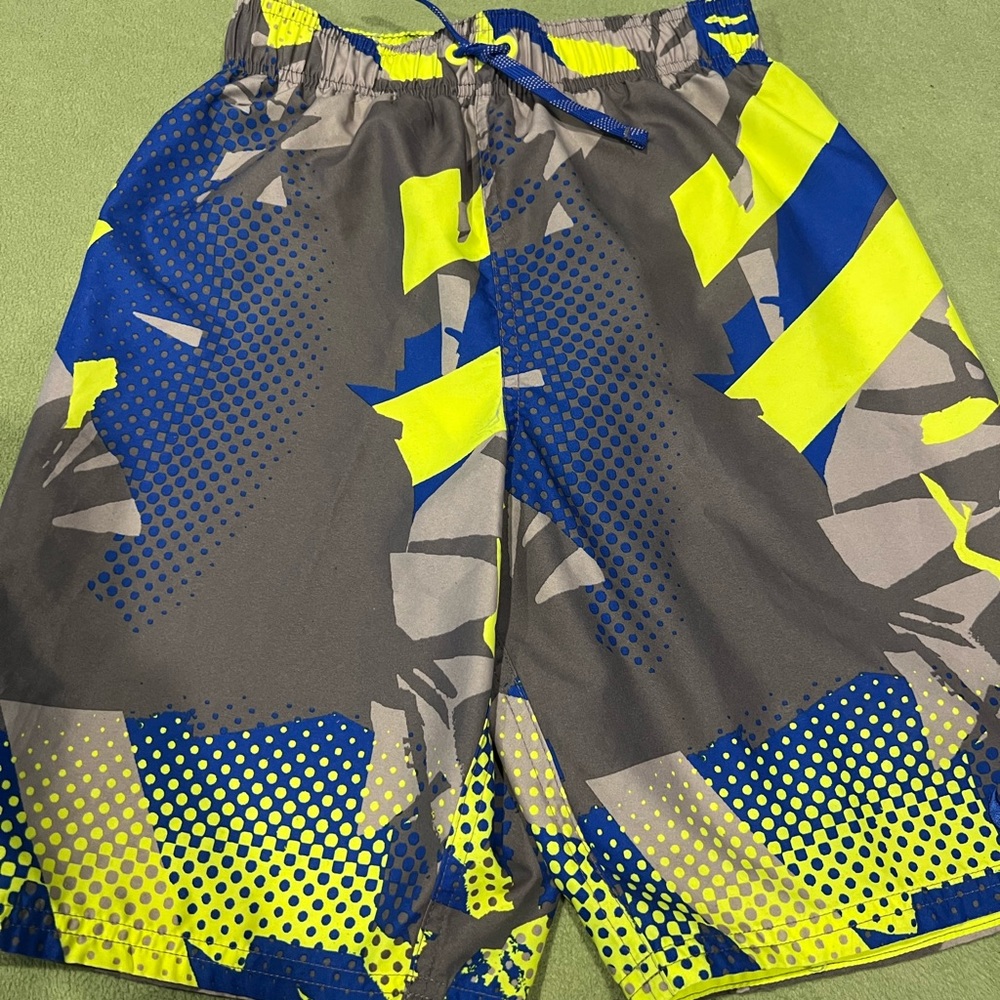 Nike boys swim shorts size 11-13yrs (L)